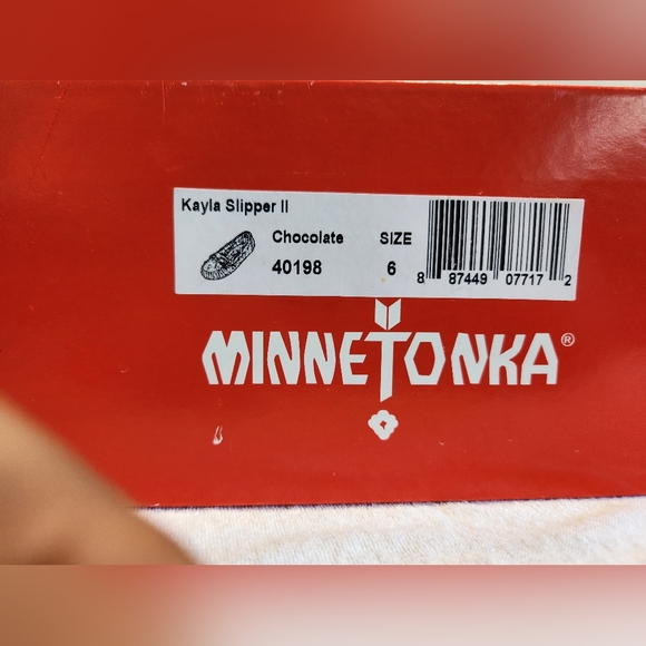 Minnetonka Chocolate/Brown Slippers- Size 6 - Picture 4 of 8